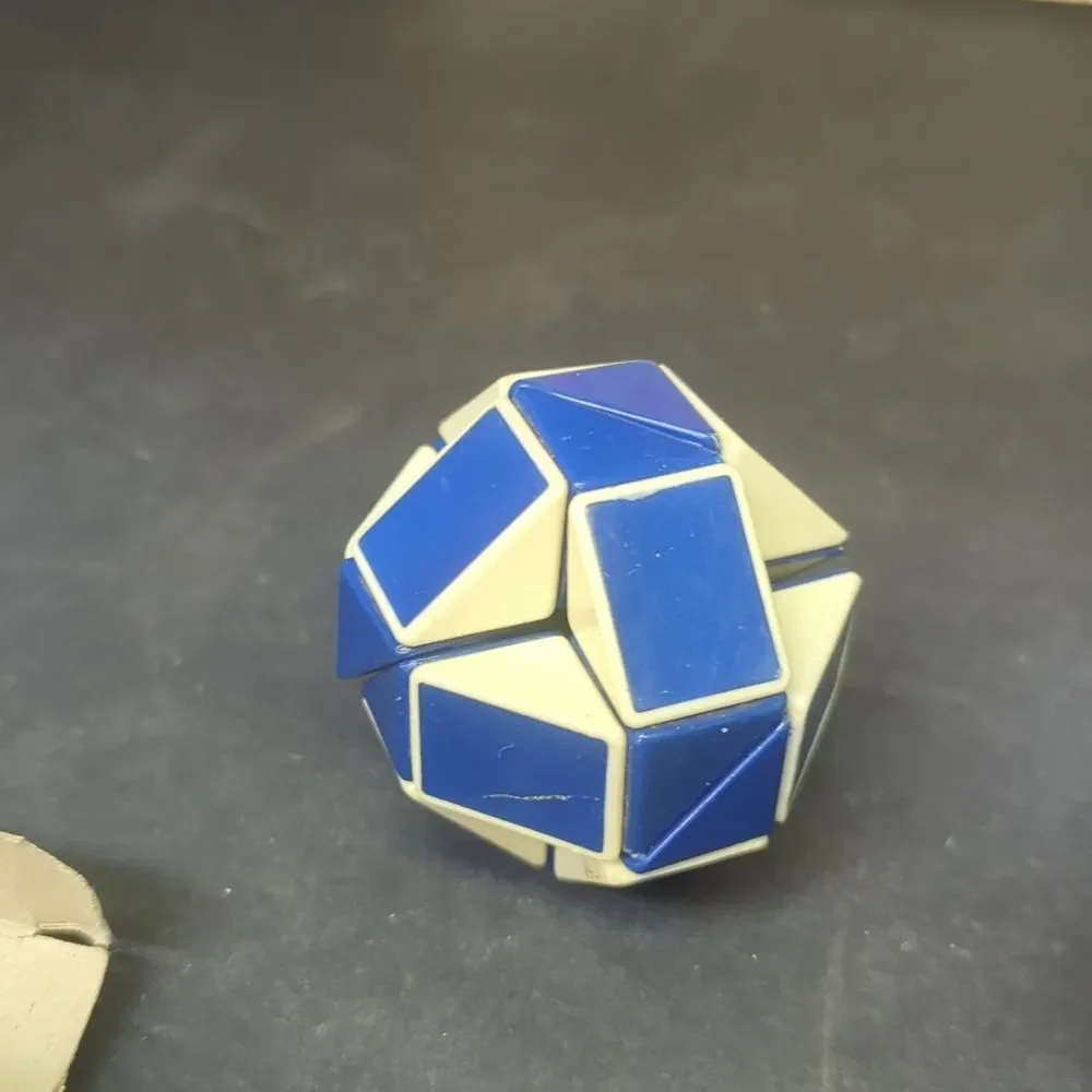 set of vintage Rubik's-style puzzles and Don Taylor book - Picture 8 of 12